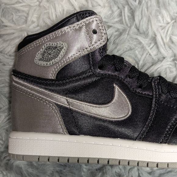 Nike Silver and Black Sneakers with Metallic Overlays - Picture 3 of 4